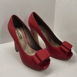 Red bow peep toe pumps